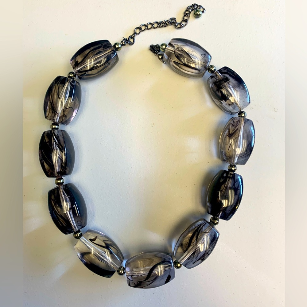 Retro chunky beaded necklace.
